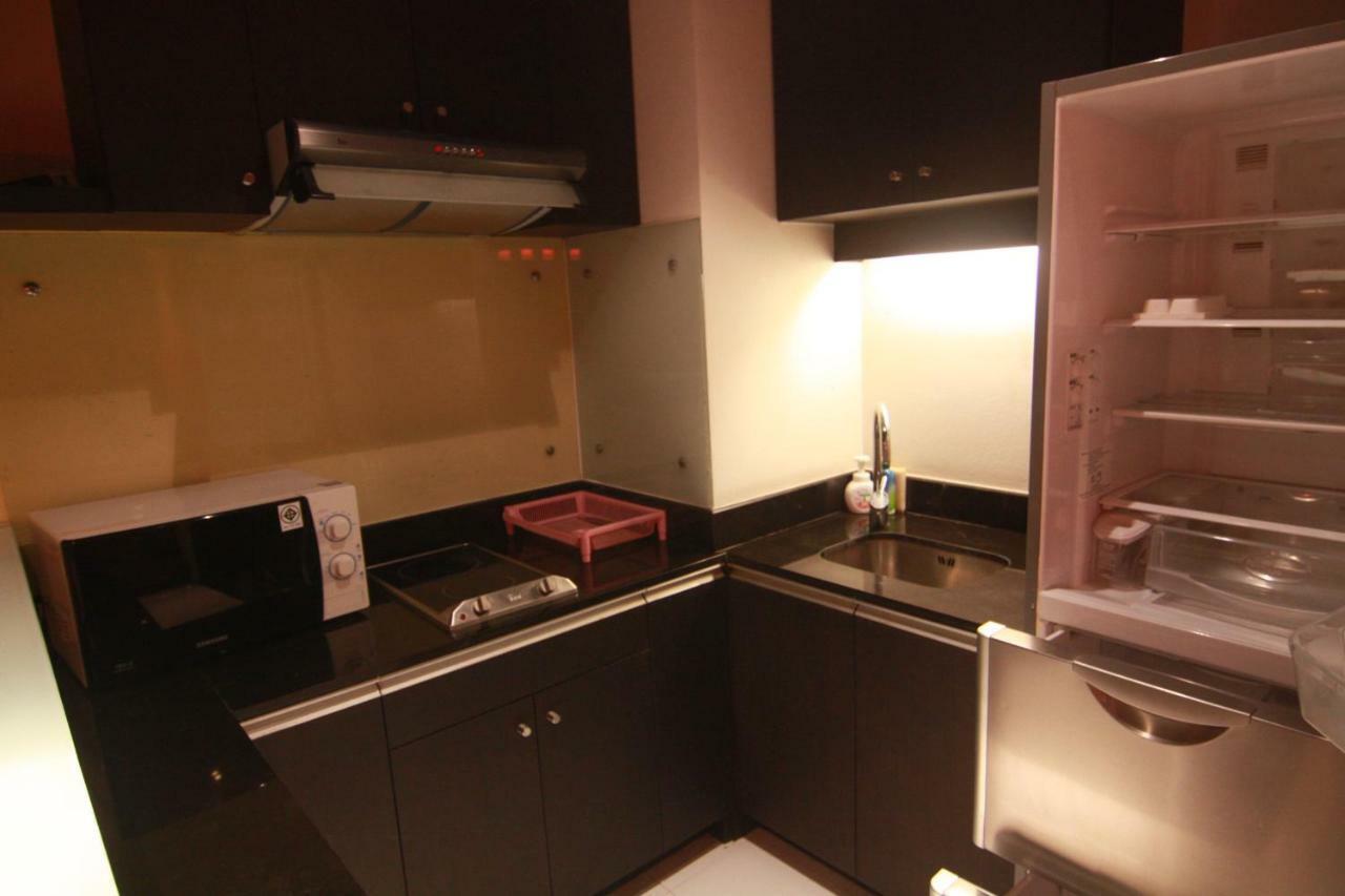 6 Tower Apartemen